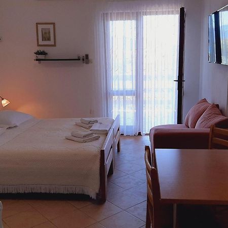 Apartments Ida Sućuraj Екстериор снимка