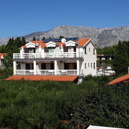 Apartments Ida Sućuraj Екстериор снимка