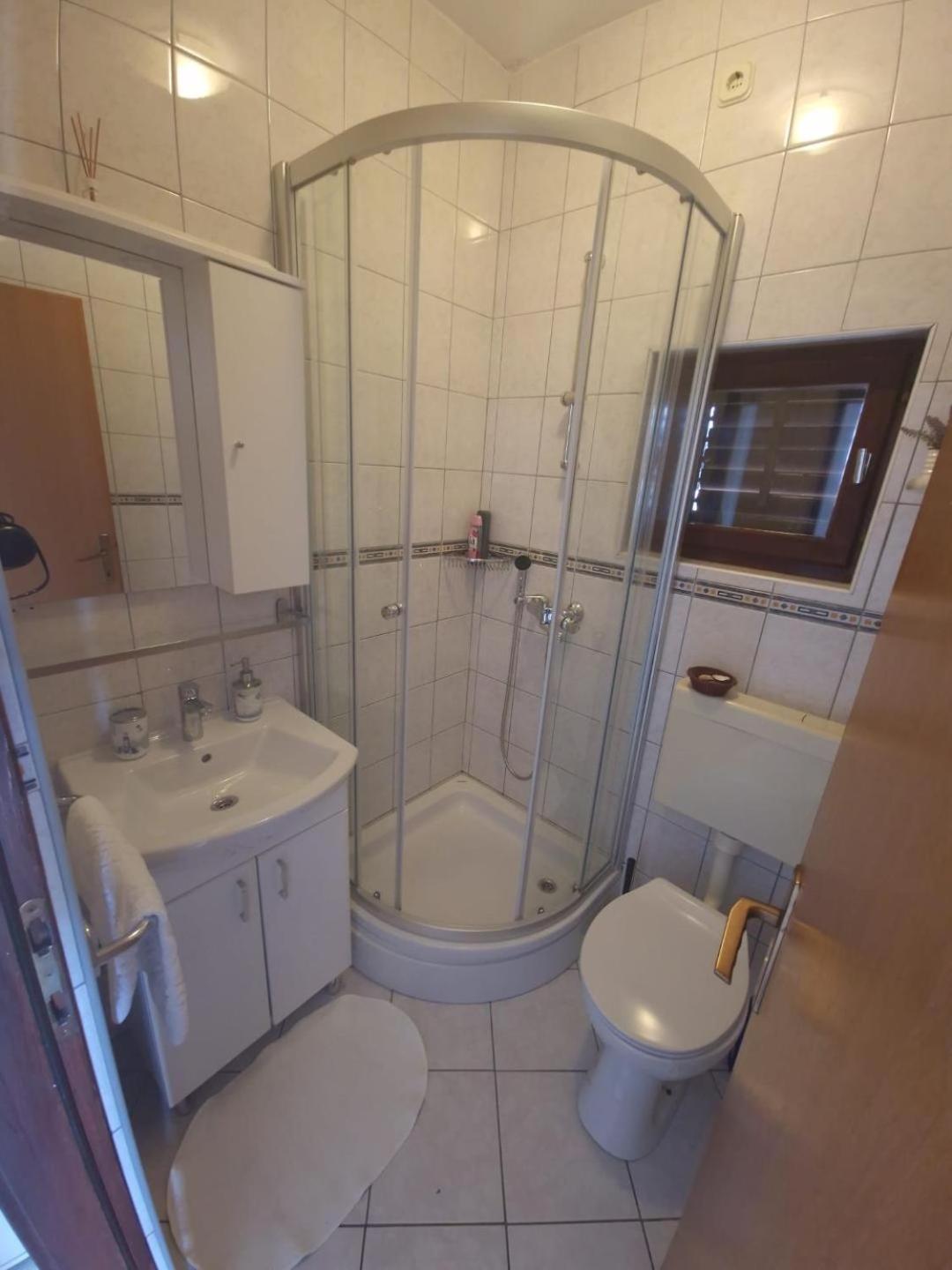 Apartments Ida Sućuraj Екстериор снимка