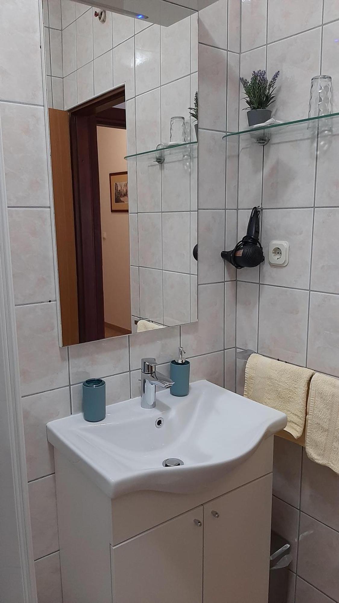 Apartments Ida Sućuraj Екстериор снимка