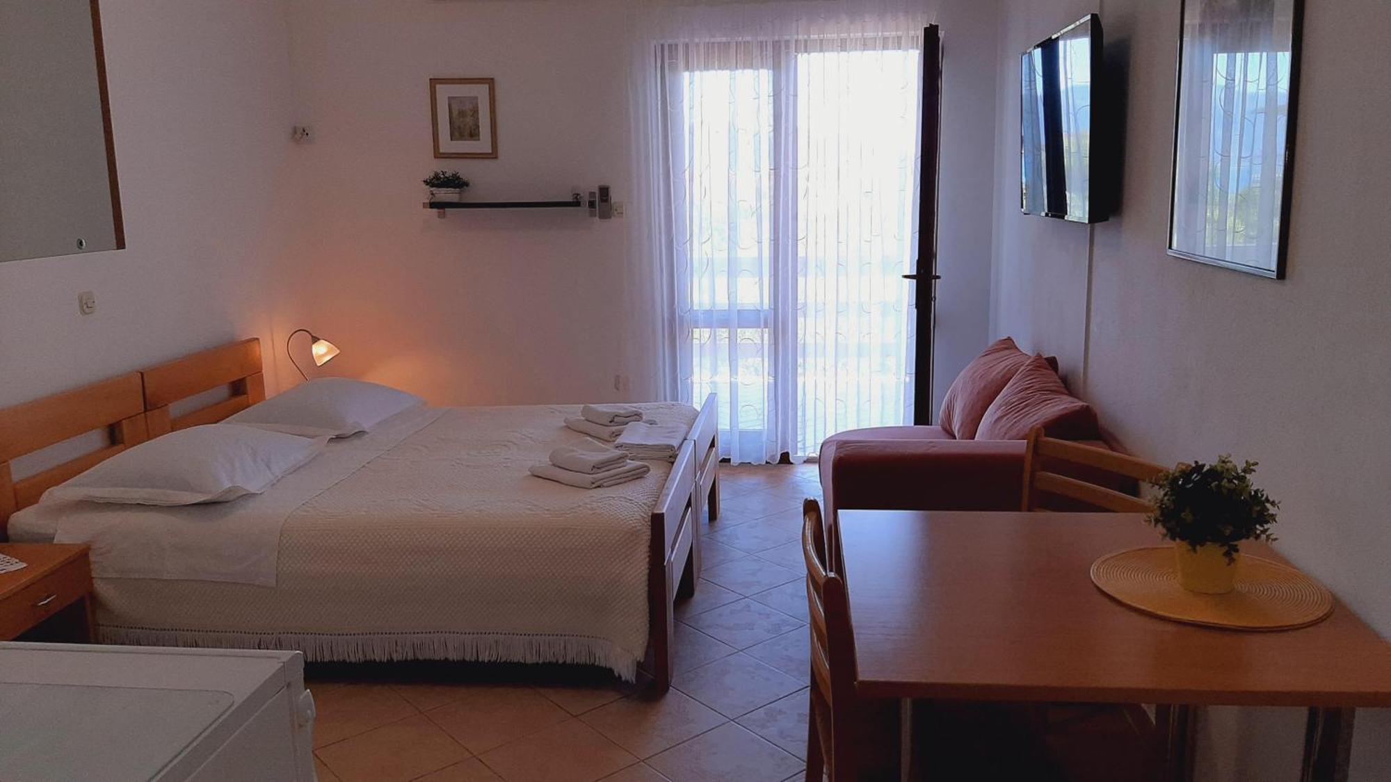 Apartments Ida Sućuraj Екстериор снимка