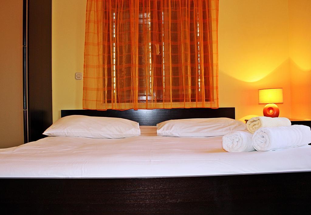 Apartments Ida Sućuraj Екстериор снимка