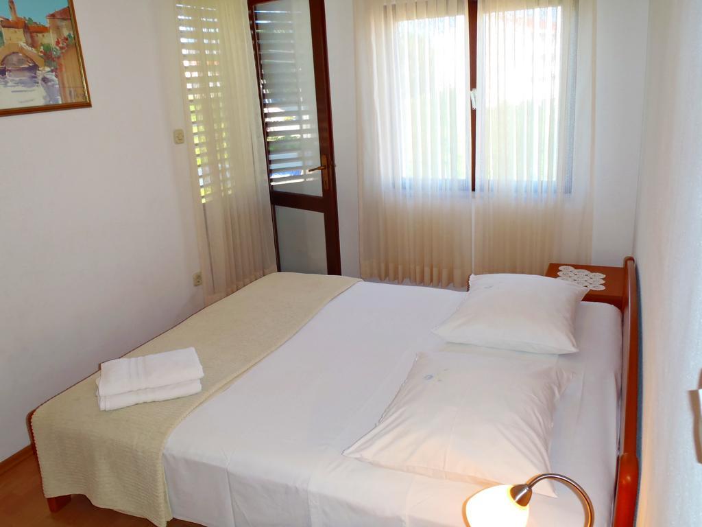 Apartments Ida Sućuraj Екстериор снимка