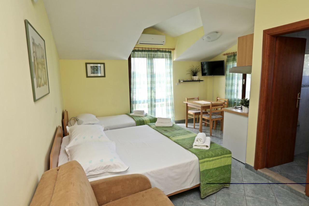 Apartments Ida Sućuraj Екстериор снимка