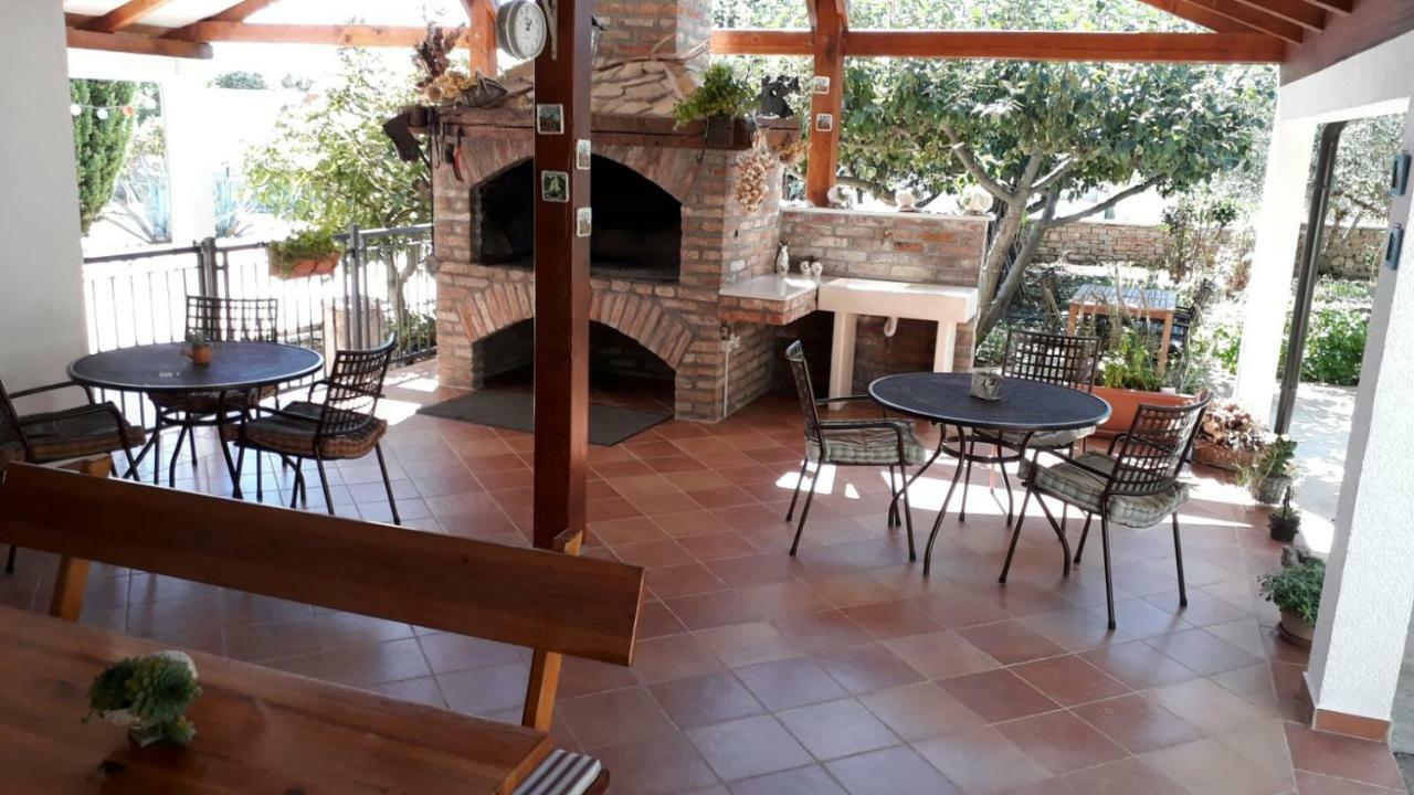 Apartments Ida Sućuraj Екстериор снимка