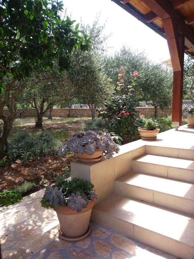 Apartments Ida Sućuraj Екстериор снимка