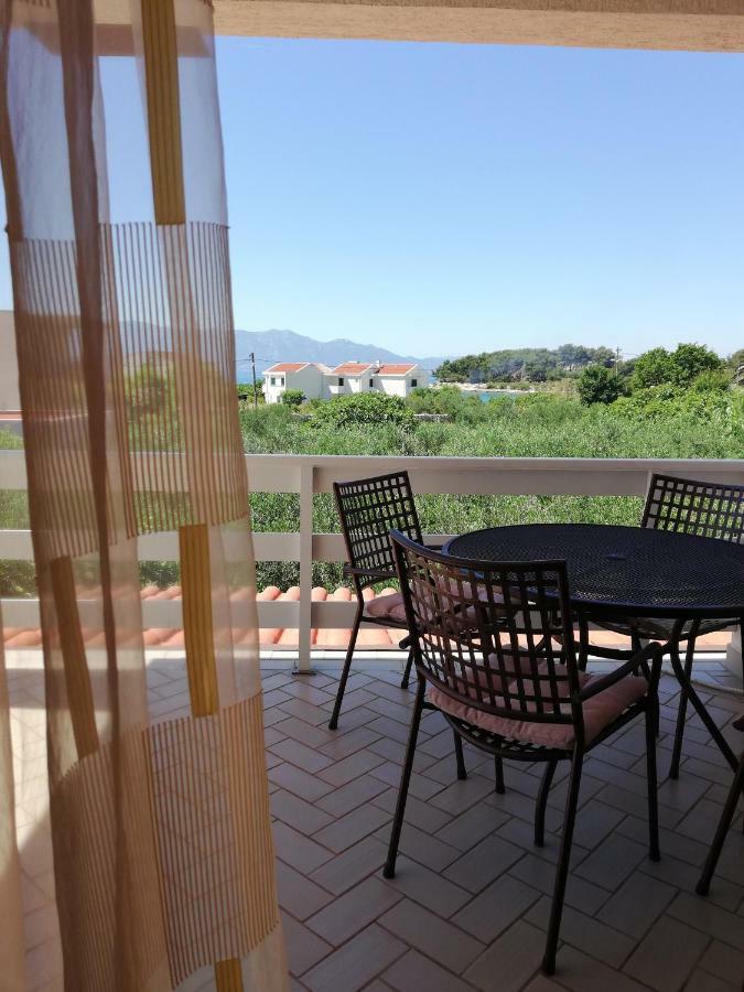 Apartments Ida Sućuraj Екстериор снимка