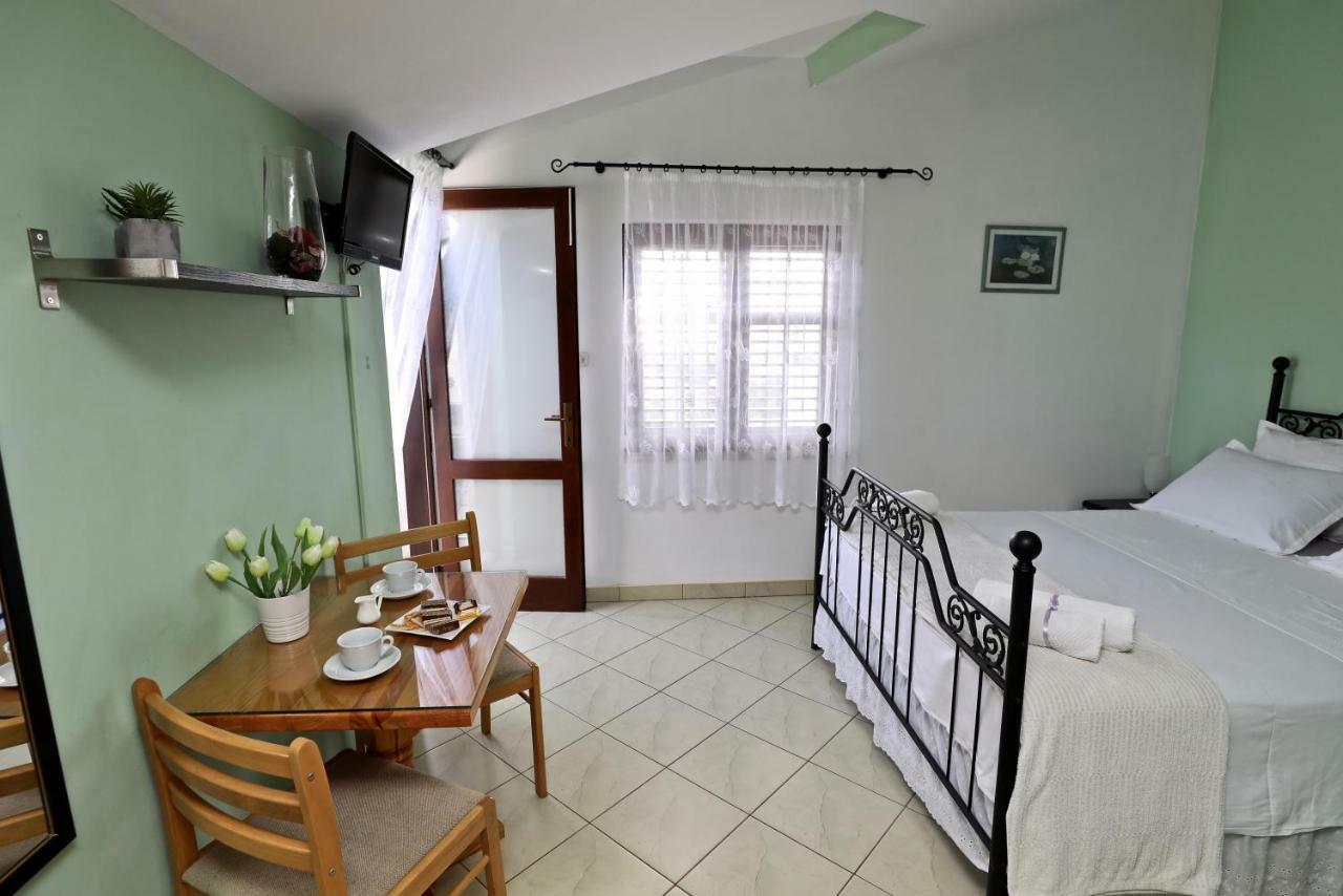 Apartments Ida Sućuraj Екстериор снимка